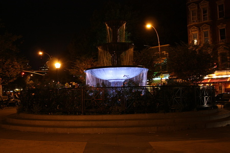 Fontaine de nuit