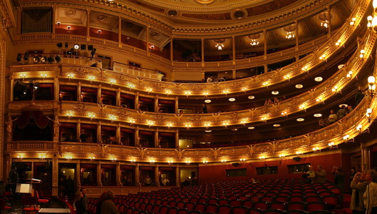 Salle théâtre (pano 3 photos)