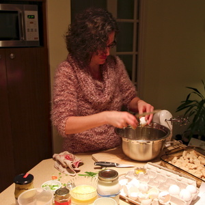 Inévitable cassage d'oeufs pour omelette.