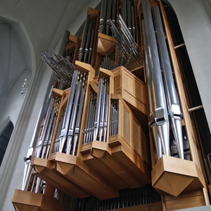 Avec orgue pour musique du seigneur