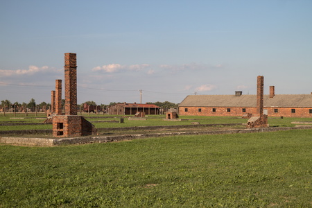 Ruines baraquement Birkenau